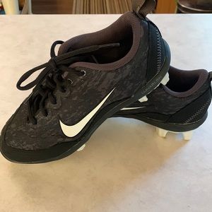 Youth Nike baseball / softball cleats